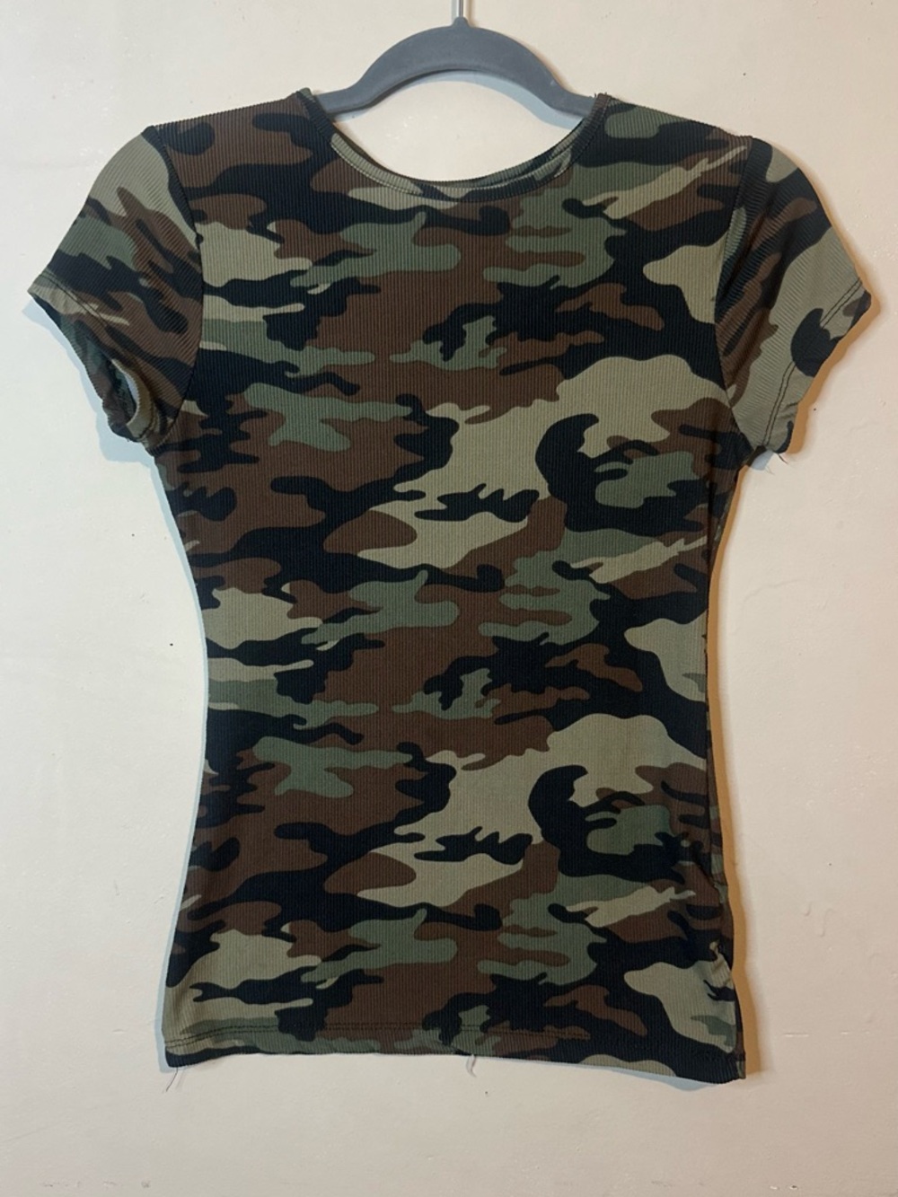 Rue21 Camo Short Sleeve Tee in medium